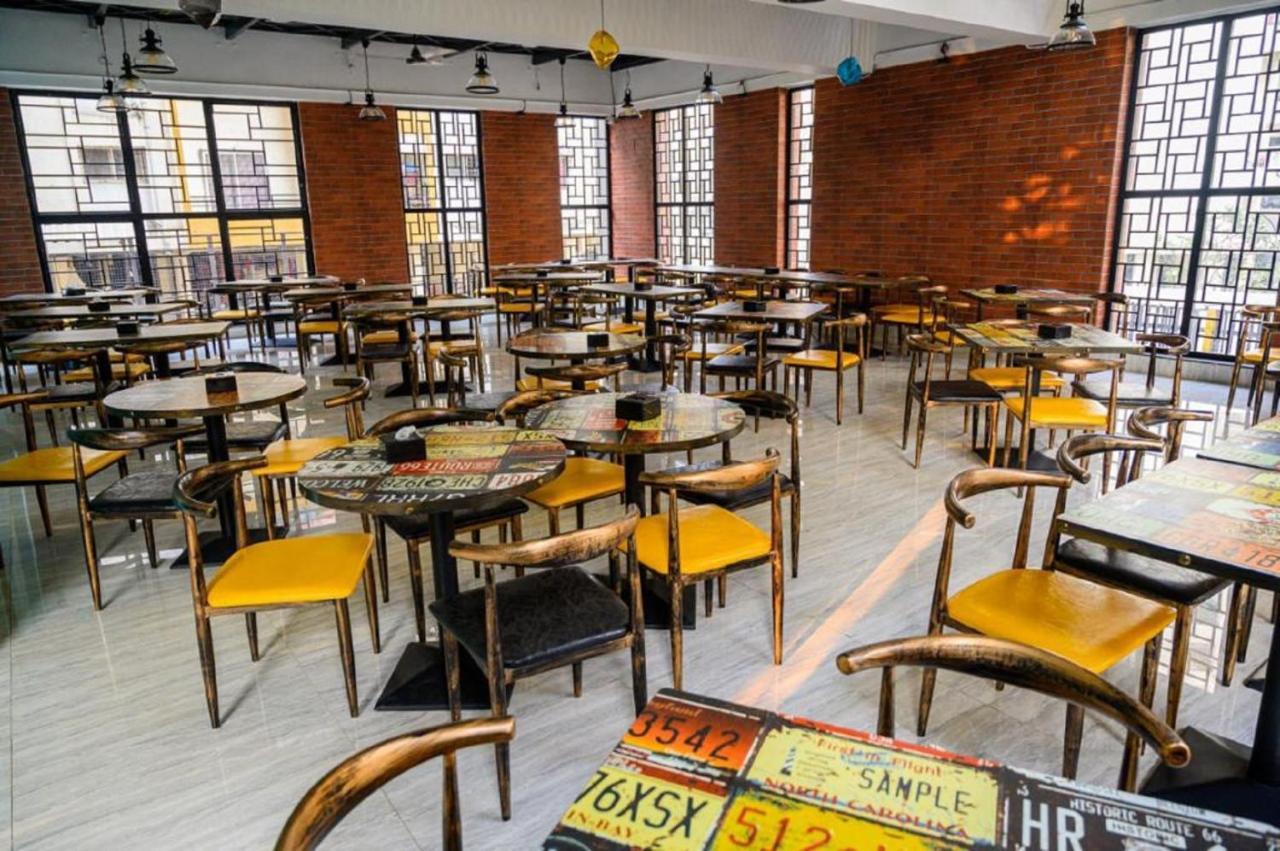 Couch & Cheese Homestel The Most Luxurious Hostel For Working Professionals & Students Poona Buitenkant foto